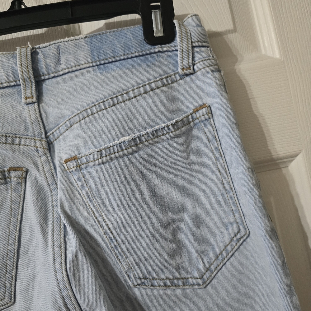 Abercrombie & Fitch Ultra High Rise 90s Straight Jeans, Light Destructed Wash. - Picture 11 of 12